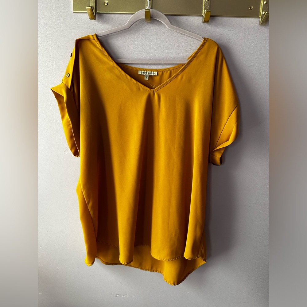NWOT Speed Limit MPH Yellow Short Sleeve Top w/Button Details Size 2X